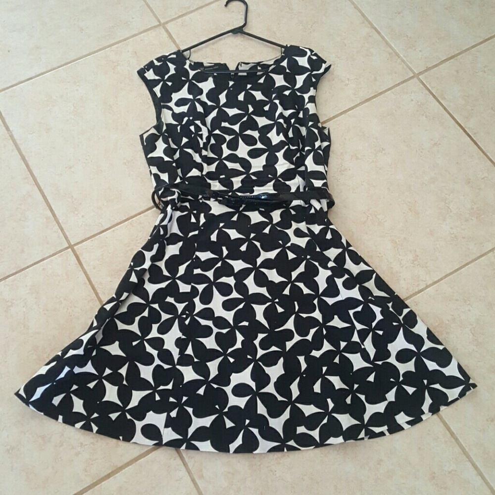INC black and white swing dress/ patent black belt